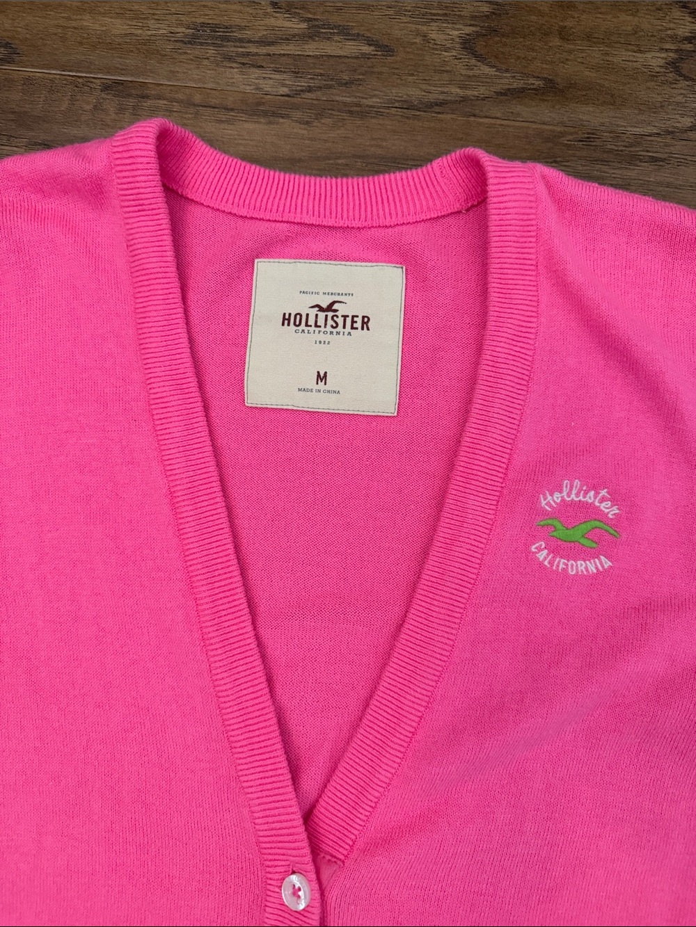 Hollister Preppy Y2K Bright Barbie Pink M V-Neck Button Cardigan with Logo - Picture 3 of 9